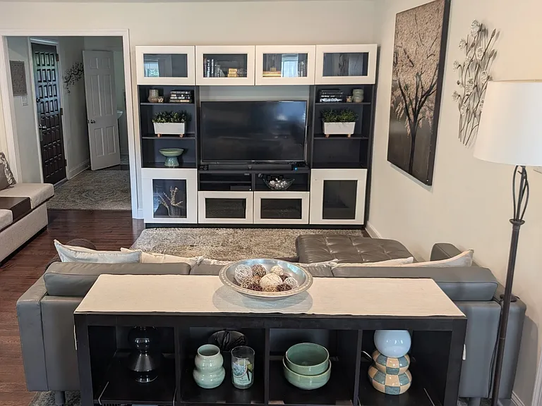 Living room with Smart TV (Fios cable service included!)