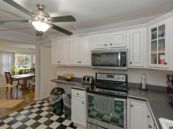 2nd image of 54 Dartmouth St