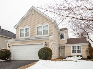 121 Augusta Dr, Streamwood, IL