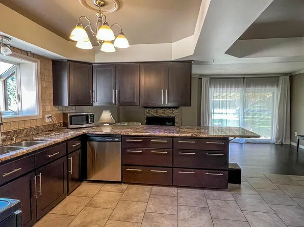 35620 Electra Dr, Sterling Heights, MI 48312