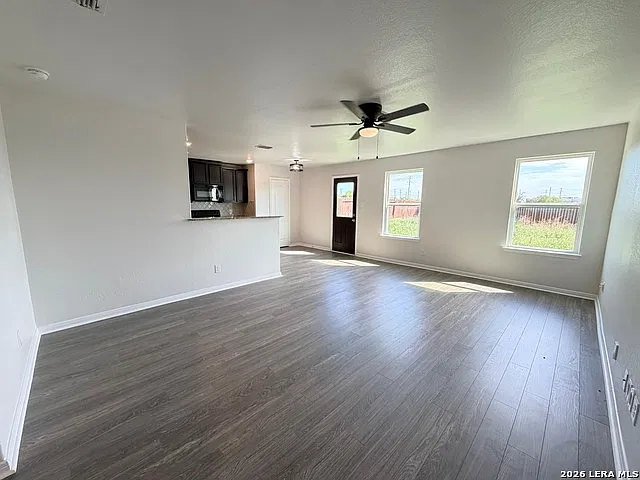 3 bed, 2.5 bath, 1288 sqft, $1,635 — Photo 2