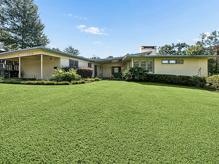 1322 Knollwood Dr — Photo 1