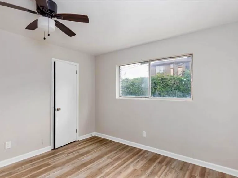 7728 Rugby Ave — Photo 8