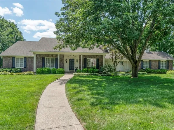 12714 Pembroke Ln, Leawood, KS 66209