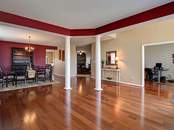 3rd image of 102 Sitlingtons Hill Ct