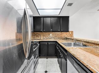 15555 Nordhoff St APT 11, North Hills, CA 91343