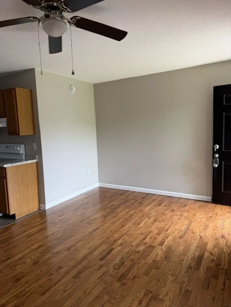 Maple Ridge 1 Bedroom — Photo 1
