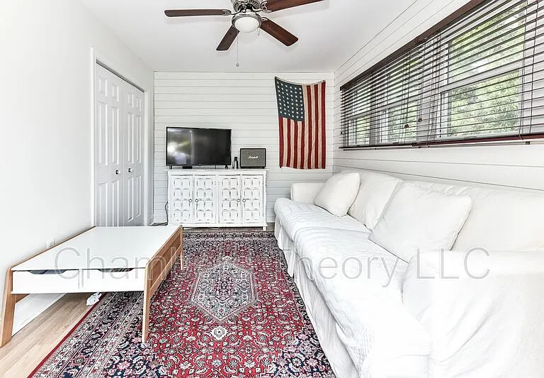 2705 Russell Rd — Photo 9