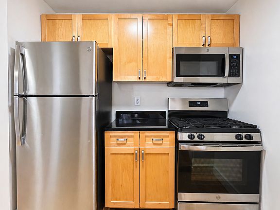 4th image of 235 W 103rd St #10A