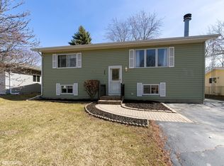 263 Maplewood Dr, Antioch, IL 60002