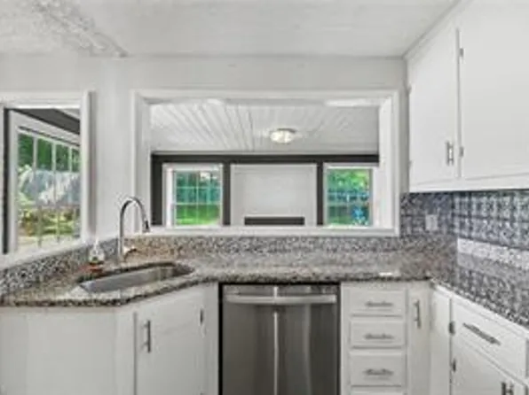 1249 Wedgewood Dr, Winston Salem, NC 27103