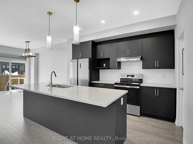 45 Mandevilla Cres — Photo 13