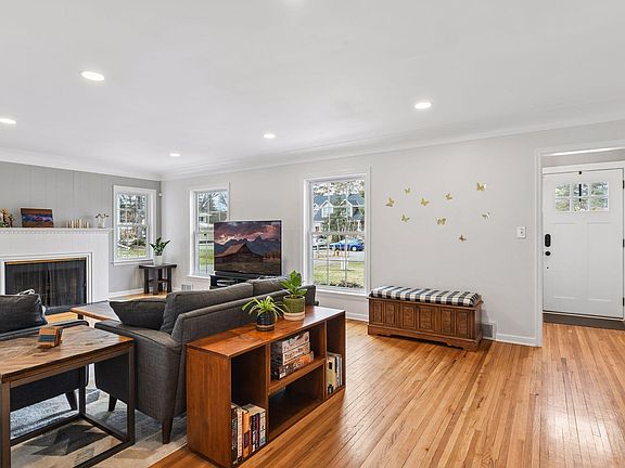 4th image of 3727 Farmington Rd