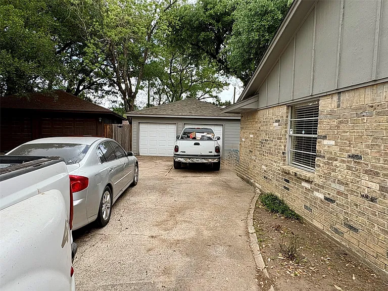 21802 Rotherham Dr — Photo 5