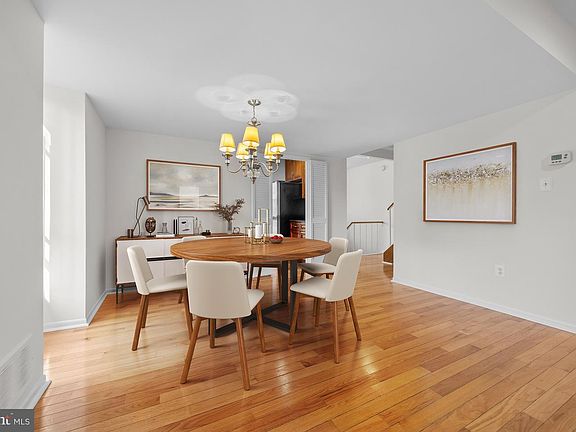 3rd image of 9217 Three Oaks Dr