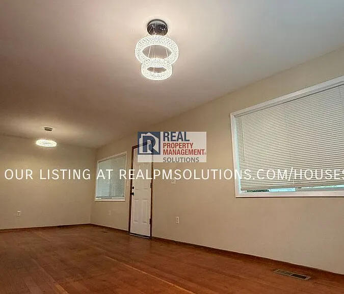 8927 SE Rhone St — Photo 17