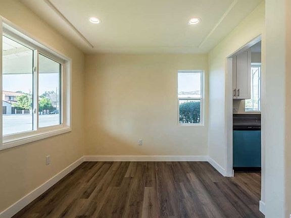 4th image of 2144 N Buena Vista St