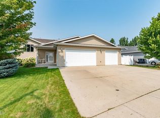 3013 Buckskin Rd SE, Mandan, ND 58554
