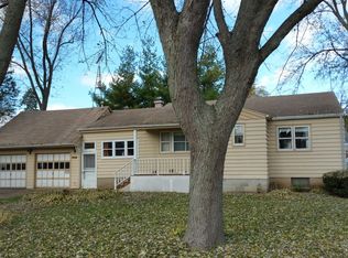 209 Schryver Ave, Woodstock, IL 60098