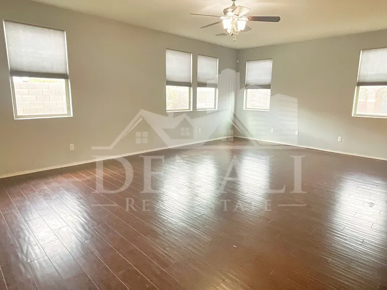 51 S 57th Pl — Photo 3