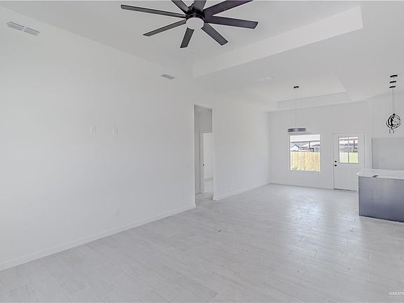 3rd image of 1102 Boxwood Ave