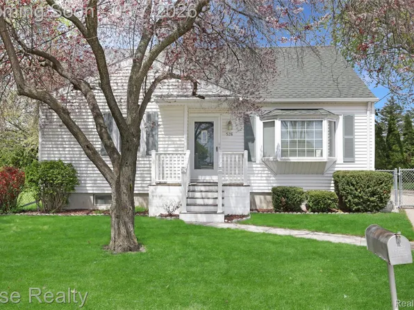 526 Dodson Ct, Bay City, MI 48708
