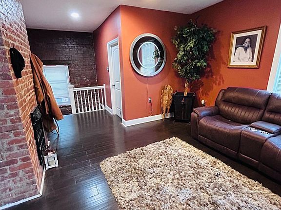 5th image of 297 Bodmann Ave