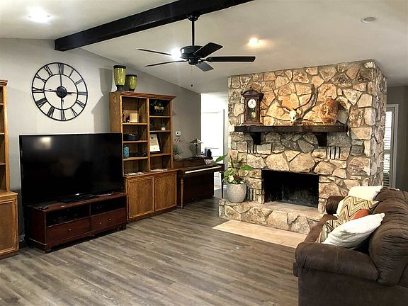 5th image of 302 San Saba St