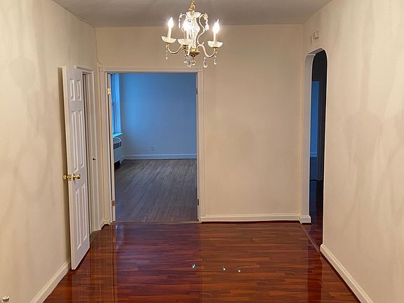 2nd image of 2521 Mickle Ave #2