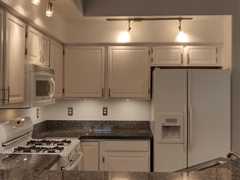 side by side refrigerator freezer with ice and water dispenser.