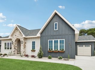 W8778 Blue Violet Ct, Cambridge, WI 53523
