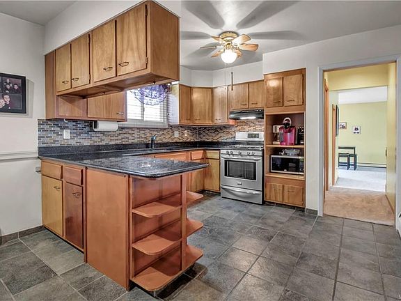 3rd image of 39 Glen St