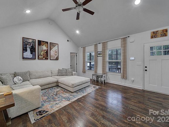 5th image of 2334 Woodberry Ln