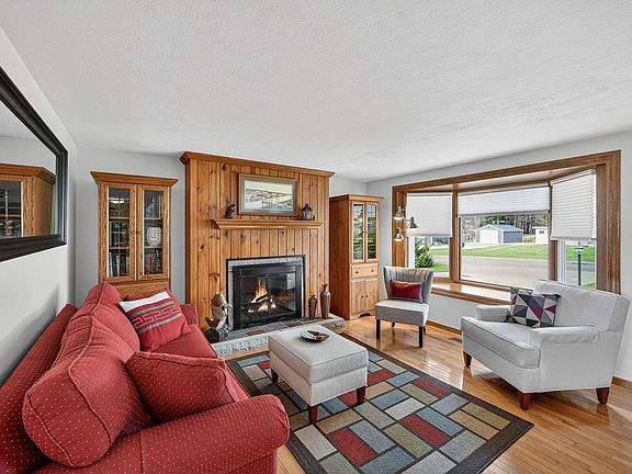 4th image of 22828 Greenleaf Blvd
