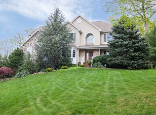 17 Turner Ln, Towaco, NJ