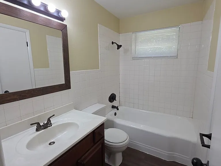 308 E Gum St — Photo 9
