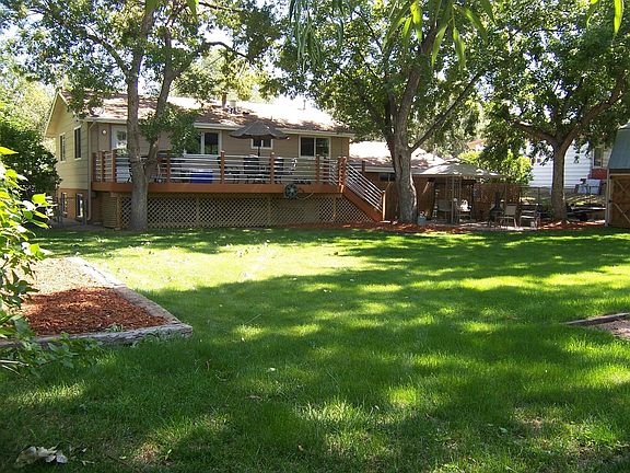 Huge Fenced Back Yard
