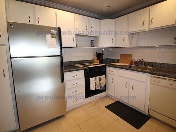 5th image of 107B Spring St #3-2