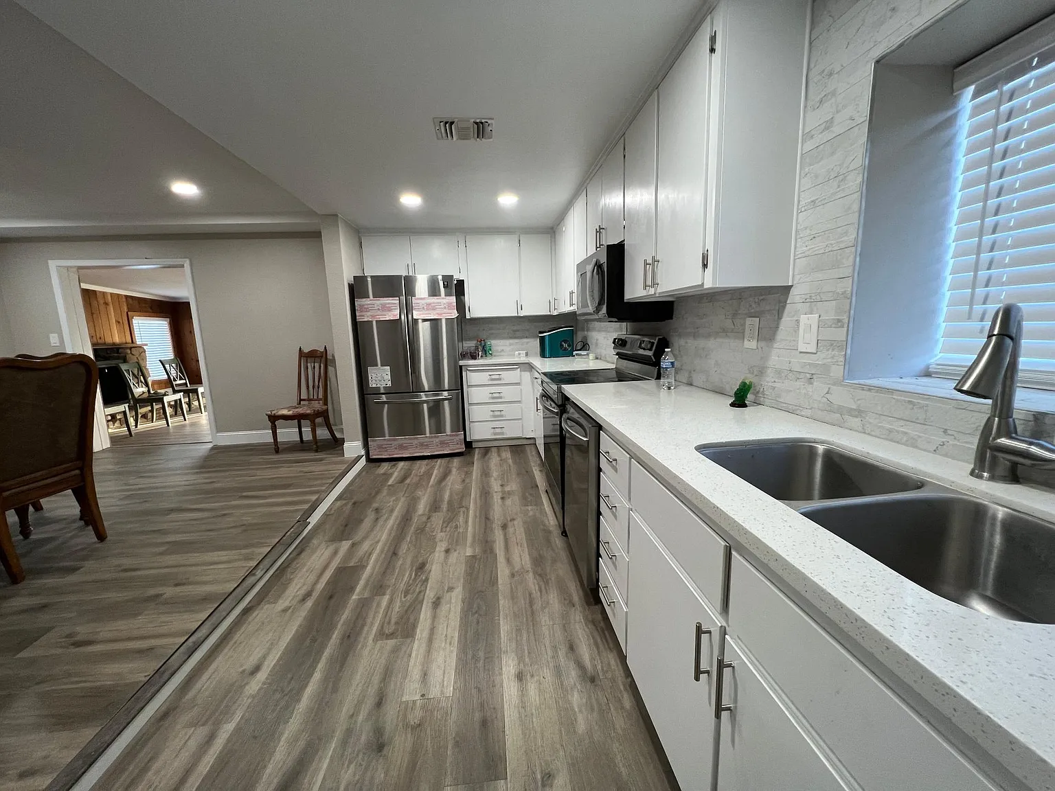 1116 E Fremont Ave — Photo 2