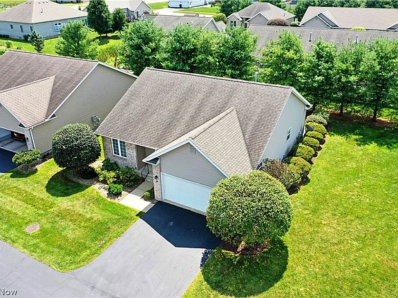 4th image of 7 Danbury Ct