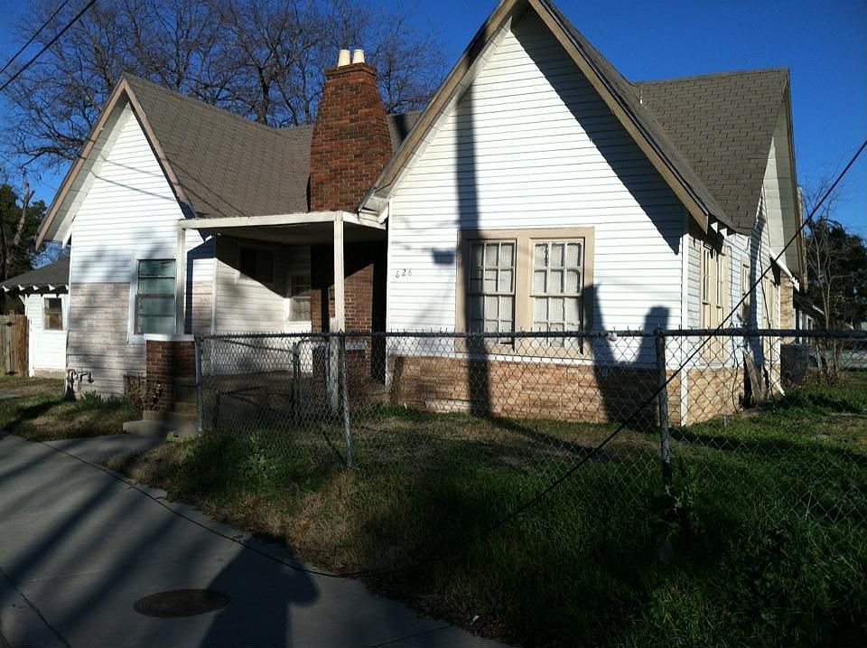 1st image of 628 Woodbine Ave