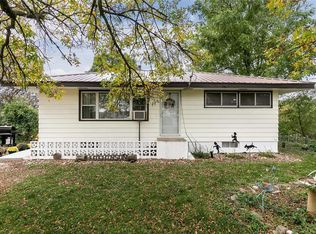 1899 Honey Creek Rd, Manchester, IA 52057