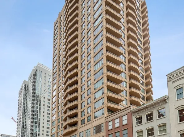 200 N Jefferson St APT 1608, Chicago, IL 60661