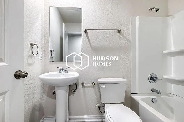3327 Martin Luther King Dr #A — Photo 12