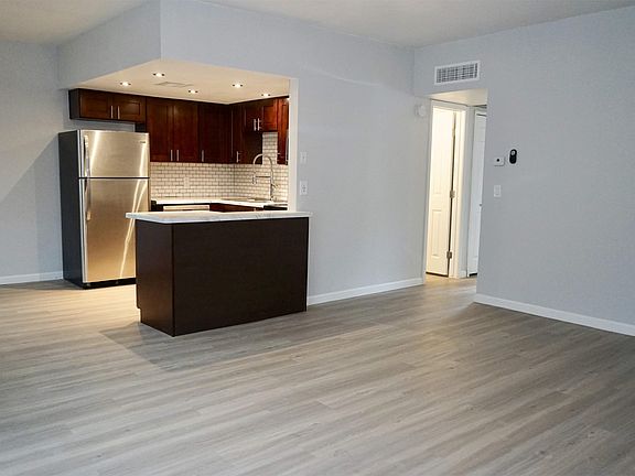 5th image of 1623 W Denton Ln APT 102
