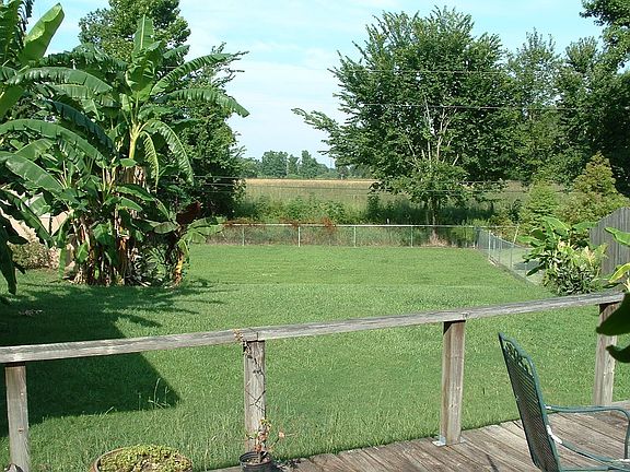 Large Fenced Yard