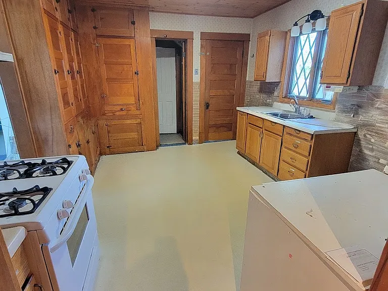710 Maplewood Rd #1 — Photo 15