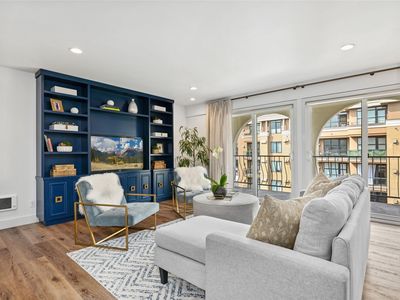 10129 Main Street #405, Bellevue, WA, 98004