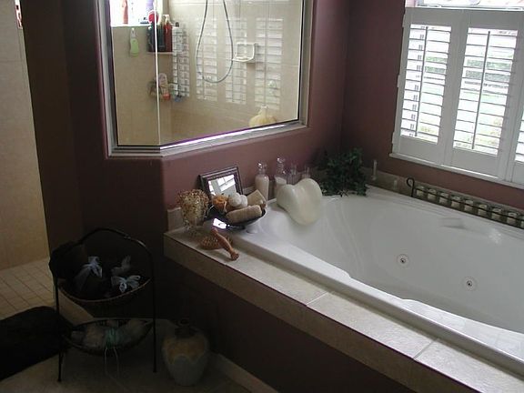 jet tub and shower