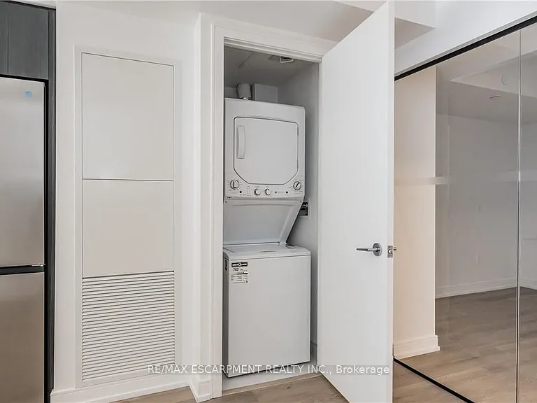 1 Jarvis St #422 — Photo 18